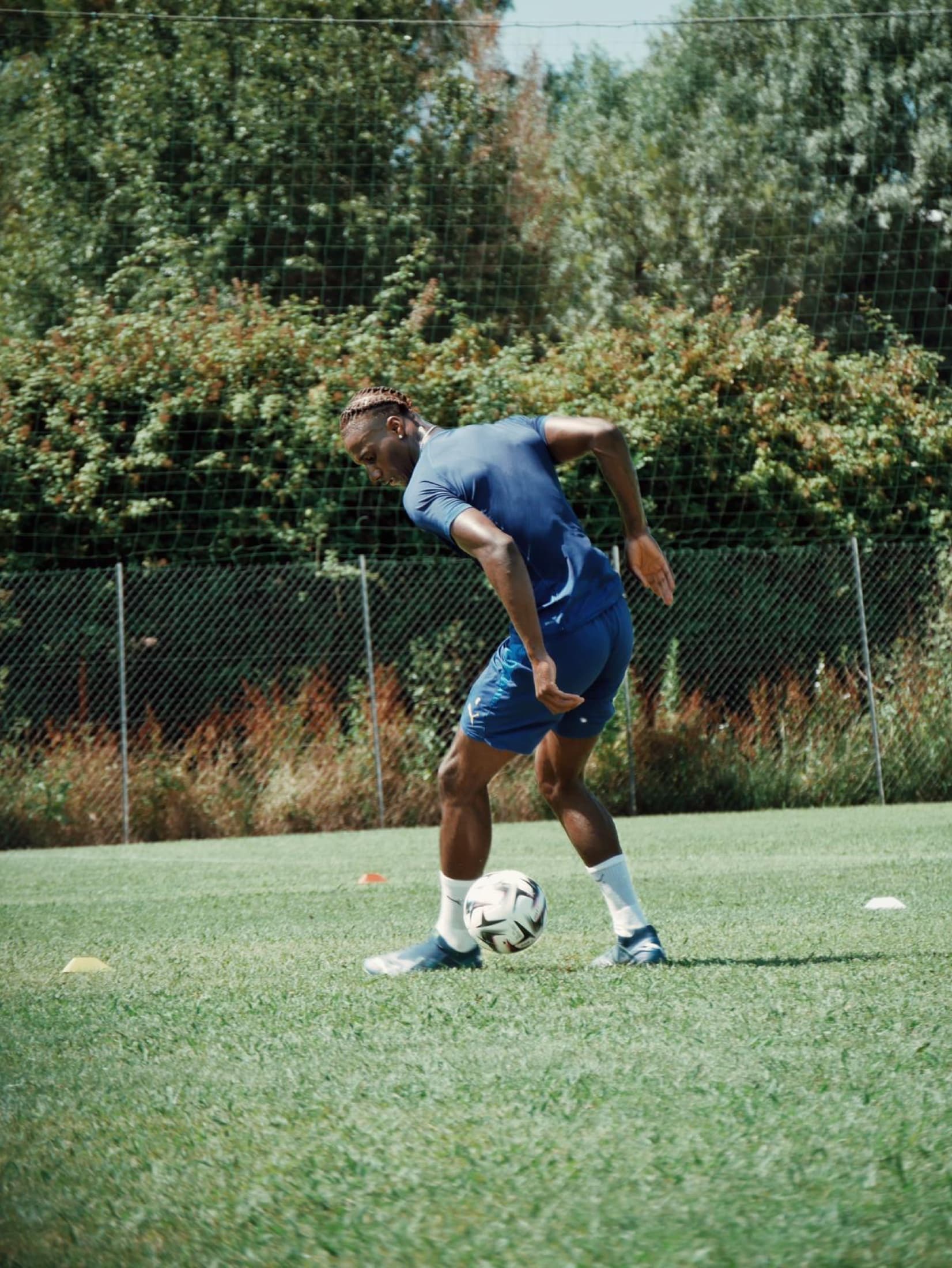 Player in a technical training session with the ball